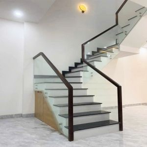 Cầu thang kính đẹp CT094